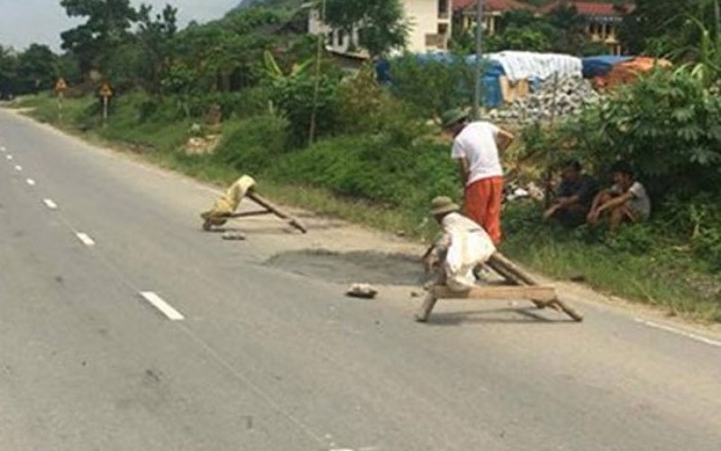 Bức xúc chuyện đăng ảnh sửa đường, bị cán bộ truy hỏi