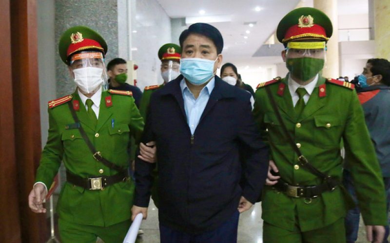 Cựu chủ tịch Hà Nội Nguyễn Đức Chung ra tòa sáng nay