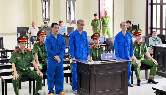 15 năm 6 tháng tù cho kẻ nổ súng vì bị chắn lối đi