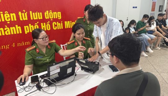 Công dân có 2 quốc tịch muốn đổi CMND sang căn cước phải chuẩn bị những gì?