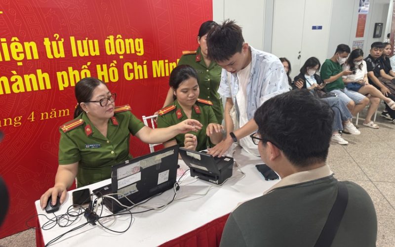 Công dân có 2 quốc tịch muốn đổi CMND sang căn cước phải chuẩn bị những gì?