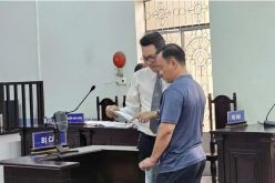 Luật sư gặp bị cáo ở trại tạm giam: Tòa án có quyền cấp phép hay chỉ giám sát?