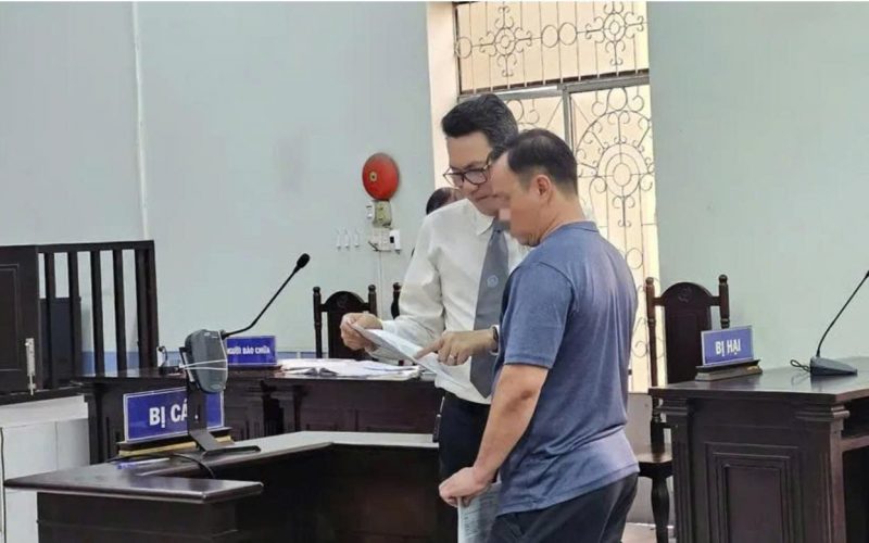 Luật sư gặp bị cáo ở trại tạm giam: Tòa án có quyền cấp phép hay chỉ giám sát?